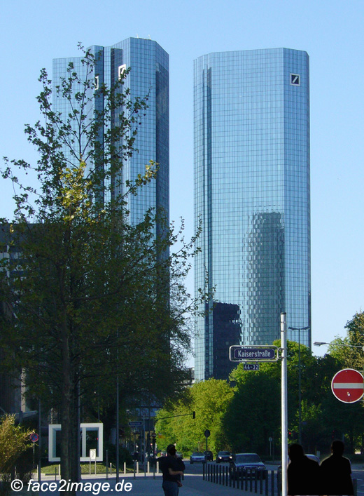 Dt_Bank_Doppelturm_Tower